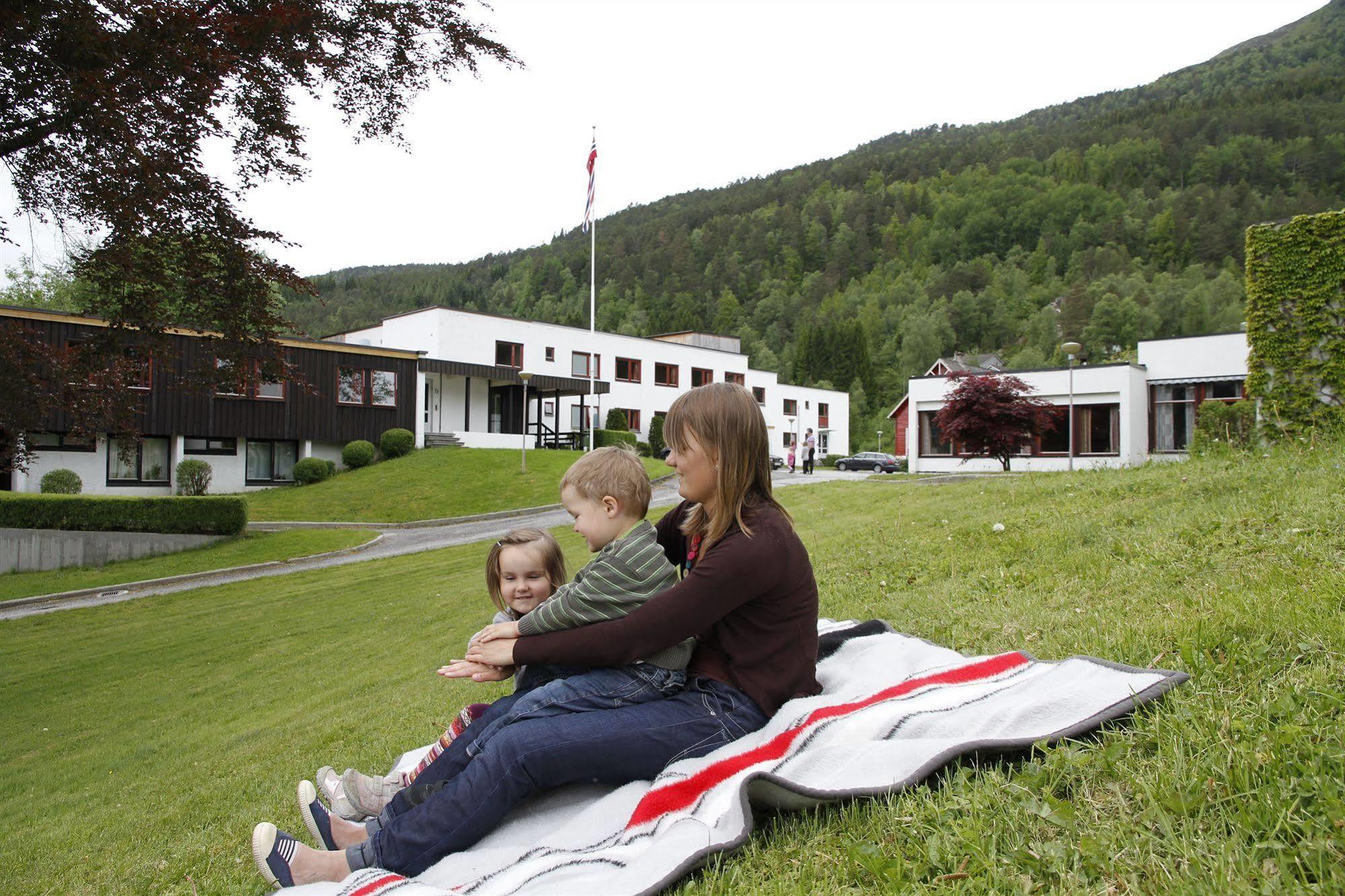 Forde Sommarhotell Buitenkant foto